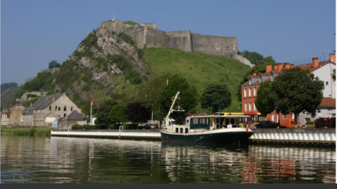 Apartmán Le Repos De La Meuse Givet Exteriér fotografie